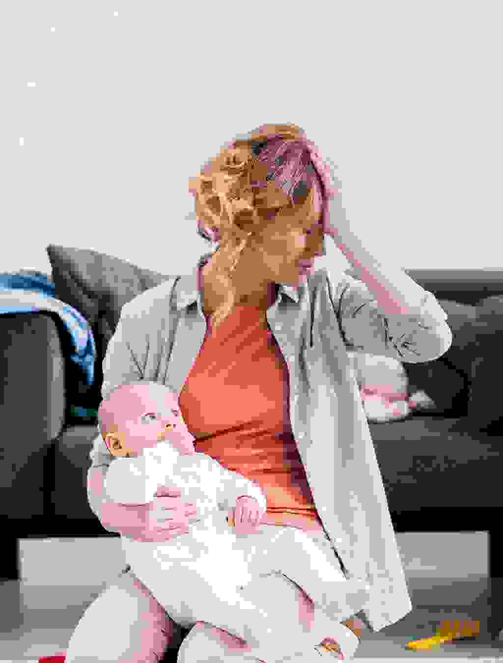 Dopo la nascita di suo figlio, Irene si sente smarrita ed esausta. Con il sostegno di Dono del cuore ritrova pian piano la voglia di vivere – ogni donazione fa la differenza.

