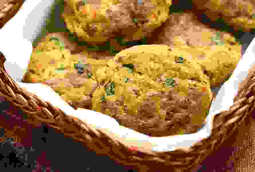 Frittelle salate con spinaci al vapore, cipollotti e fiocchi di patate – ideali dai 10 mesi

