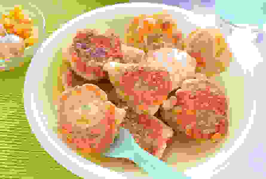 Weiche Tätschli aus süssem Mais, Kartoffeln, Frühlingszwiebeln und Dinkelmehl – mild und ideal ab dem ersten Geburtstag.