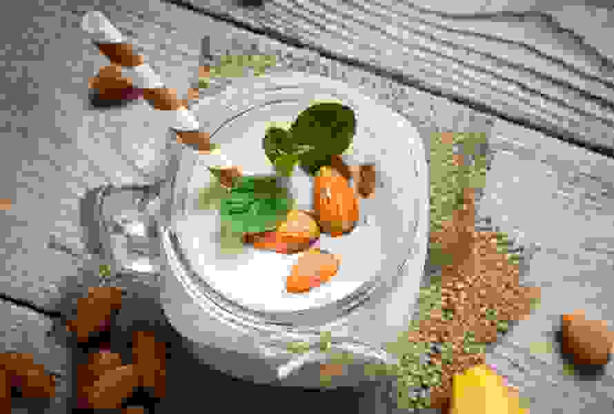 Un apport d’énergie crémeux avec de la cannelle – particulièrement rassasiant grâce aux flocons d’avoine et parfait comme petit substitut de petit-déjeuner.



