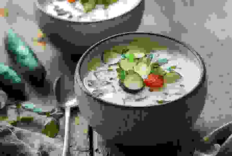 Une recette éprouvée qui séduit par des ingrédients frais comme les radis ou les oignons de printemps et qui est particulièrement agréable lors des journées chaudes.

