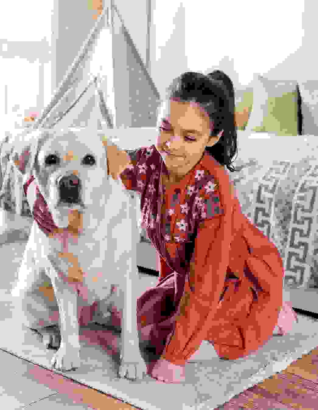 L’autismo di Elina rappresenta una grande sfida per la sua famiglia. Grazie al Dono del cuore è stato possibile formare un cane d’assistenza per l’autismo, che offre a Elina sicurezza e stabilità.