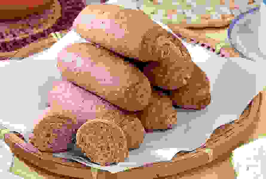 Feine, handgerollte Dinkelbrötchen mit Olivenöl verfeinert – perfekt als gesunder Snack oder Begleitung zur Suppe.
