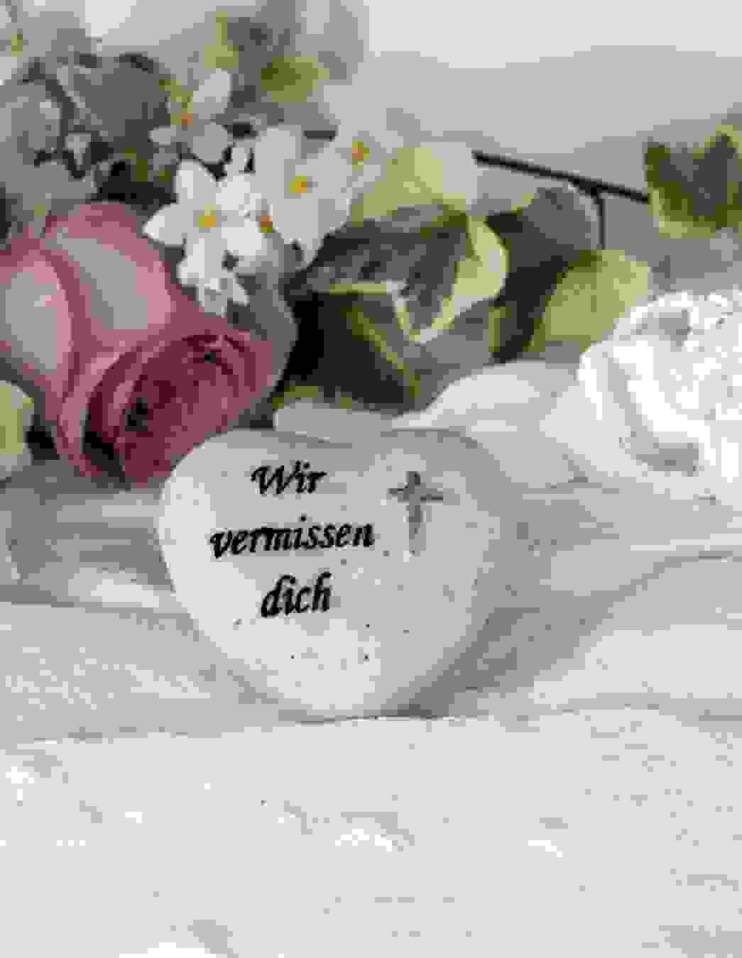 Frau Bianchi verlor ihr ungeborenes Kind und fühlte sich allein mit der Trauer. Dank «Herzensspende» erhielt sie Unterstützung und konnte die finanzielle Last der Behandlungskosten mindern.