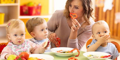 Blog bébé | Rôtis de légumes sains et savoureux pour les tout-petits. Fingerfood convient aux jeunes enfants dès que les premières dents ont pénétré dans les gencives. Mais quels aliments peuvent être transformés en desserts de légumes sains et sains à partir de quel âge ? En savoir plus...