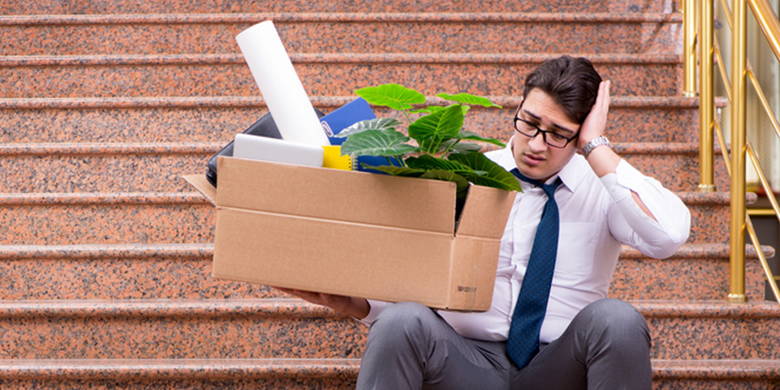 Disoccupazione Disoccupato! Cosa fare? Mio figlio non riesce a trovare un posto di apprendistato. Perderò il lavoro come uomo di famiglia perché l'azienda fallisce. Ho più di 50 anni e sarò licenziato a causa della ristrutturazione. Come e quando mi registro al RAV? Cosa devo considerare se voglio avviare un'attività in proprio?