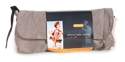 African Baby Carrier "Hippo" Neu in unserem Onlineshop erhältlich: African Baby Carrier (Babytrage) - Mit viel Liebe im Rahmen eines "Hilfe zur Selbsthilfe"-Programms in Südafrika von einheimischen Näherinnen produziert. Durch den Kauf unterstützen sie diese auf ihrem Weg in die berufliche Selbständigkeit. Jedes Stück ist ein Unikat!