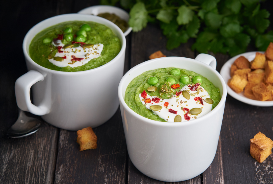Zuppa di piselli e basilico – aromatica e leggera Il basilico mostra qui il suo lato speziato e dona un tocco di freschezza che arricchisce la sua cucina estiva.