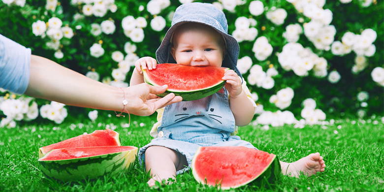 Blog Gravidanza - Fingerfood per i più piccoli - frutta dolce. A che età, a quale frutto? Come integrare la frutta nella dieta del bambino?  Oltre alle gustose varianti di porridge alla frutta, è possibile offrire anche mele, banane, pere e simili come gustosi finger food.