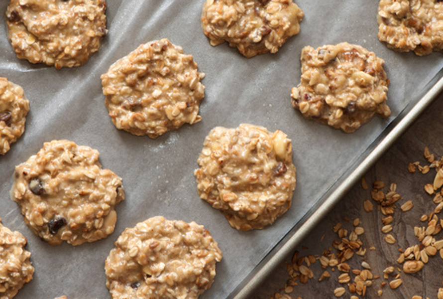 Biscotti d’avena con purè di mele o banana Delicati, fruttati e facili da preparare – questi biscotti piacciono ai grandi e ai piccoli e sono adatti a partire dal settimo mese.
