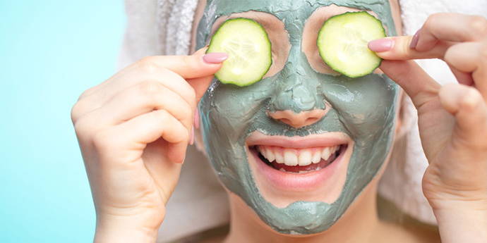 Blog Schwangerschaft – selbstgemachte Gesichtsmasken. Beautyprodukte selbst herstellen – das Spa Programm für zu Hause. Was benötigt man für die Herstellung einer Gesichtsmaske gegen unreine, trockene, gerötete oder entzündeter Haut?  Wie muss die Haut vorbehandelt werden und was benötigt man dazu?