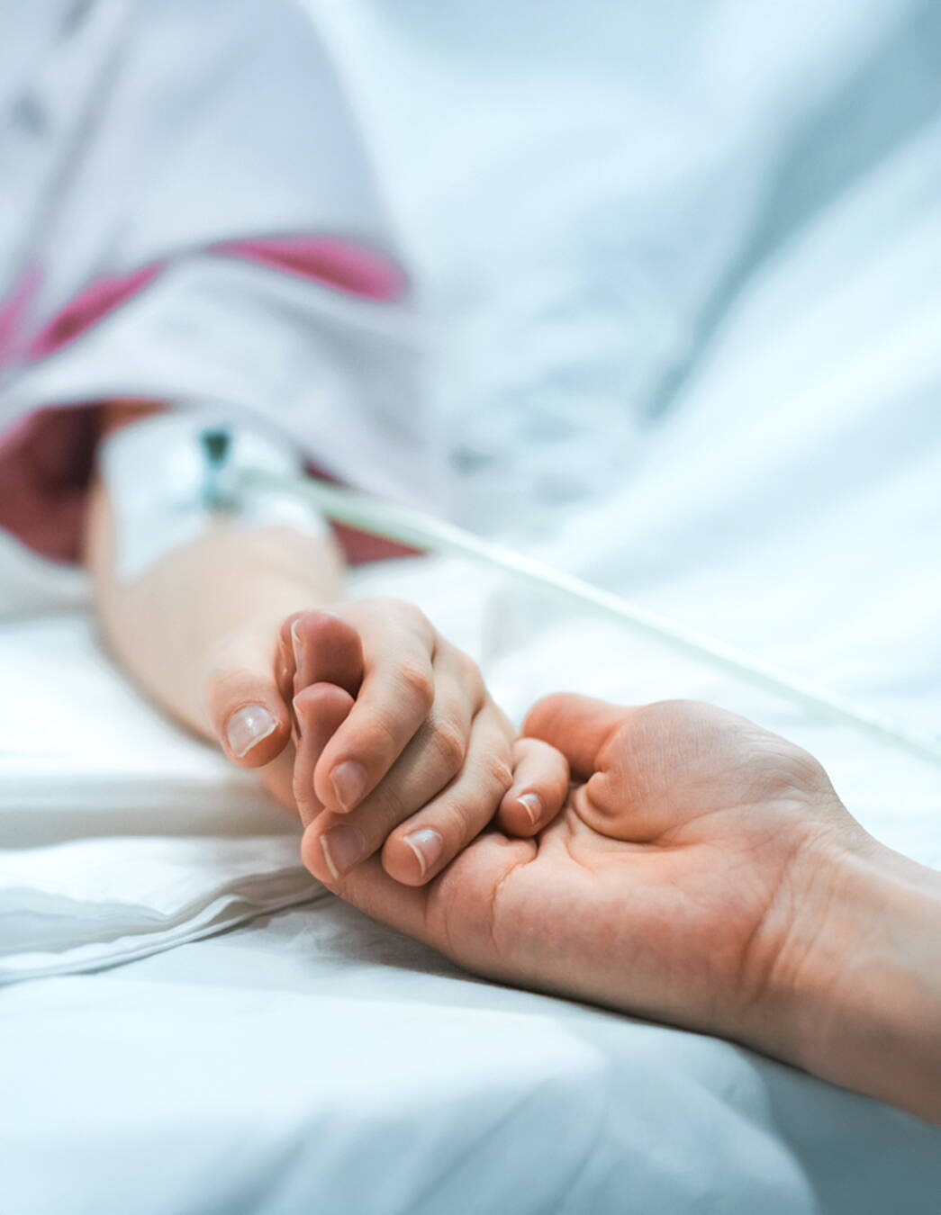 Eltern wollen ihr krankes Kind im Spital begleiten, doch Übernachtungen sind begrenzt. «Herzensspende» springt finanziell ein, damit ein Elternteil weiter dabei sein kann.