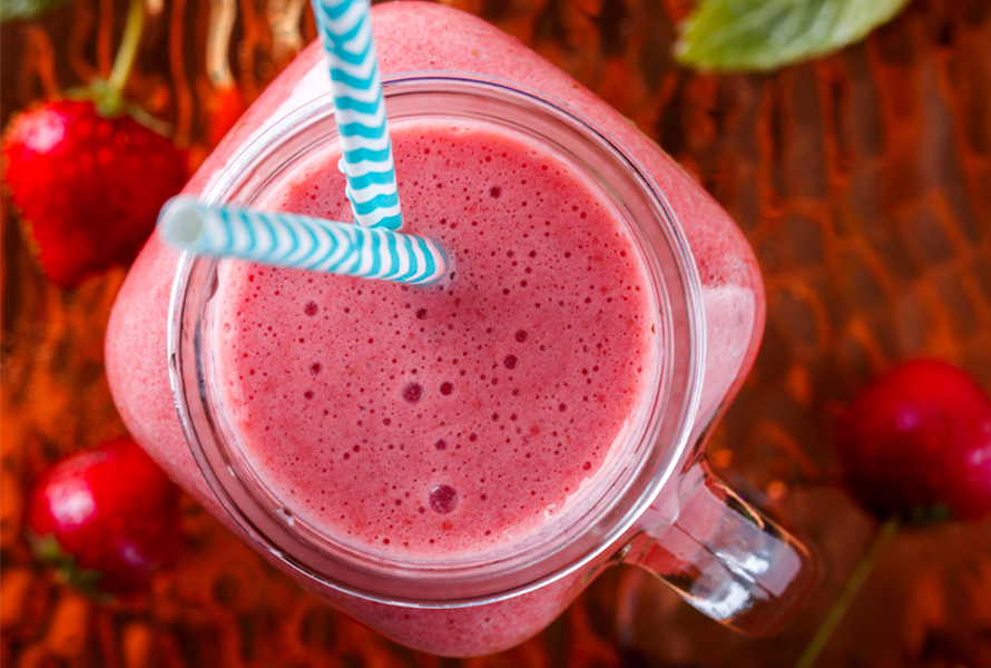 Erdbeer-Bananen-Smoothie mit Basilikum Eine fruchtig-süsse Mischung mit erfrischender Basilikumnote. Ideal für heisse Tage – gekühlt serviert ein echter Genuss.