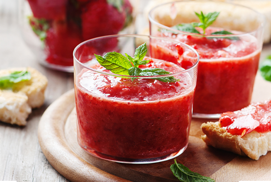 Zuppa di fragole – dolce e fruttata Una zuppa dolce e rinfrescante con fragole fresche, zucchero e succo di limone – ideale per chi ama i sapori leggeri e fruttati.
