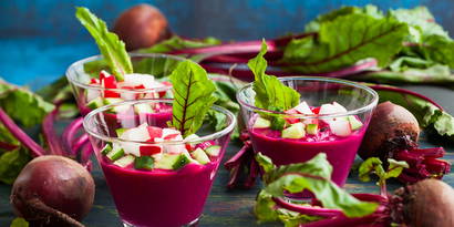 Gazpacho freddo di barbabietola - Nelle giornate calde e nelle notti tropicali è particolarmente importante bere abbastanza. Il cibo è difficile per molte persone a temperature superiori ai 25 gradi, perché il corpo è occupato con l'auto-raffreddamento, in modo che nessuna energia è lasciata per l'assunzione di cibo e la digestione.