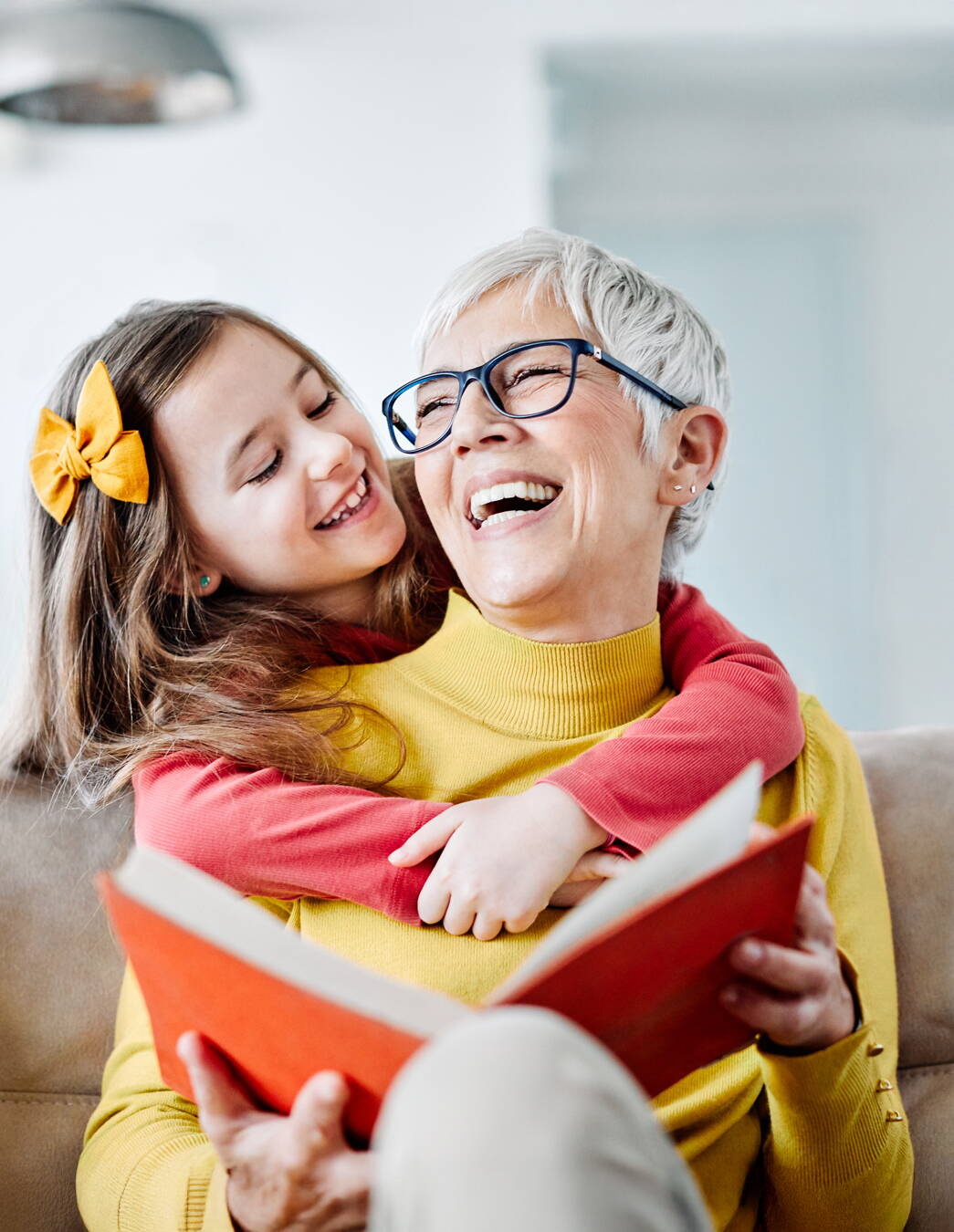 Ein Leih-Grosi schenkt Freiraum Frau Russo ist nach einer Corona-Erkrankung erschöpft. «Herzensspende» hilft bei der Vermittlung eines Leih-Grosis, der ihre Tochter Emily regelmässig betreut und so die Familie entlastet.