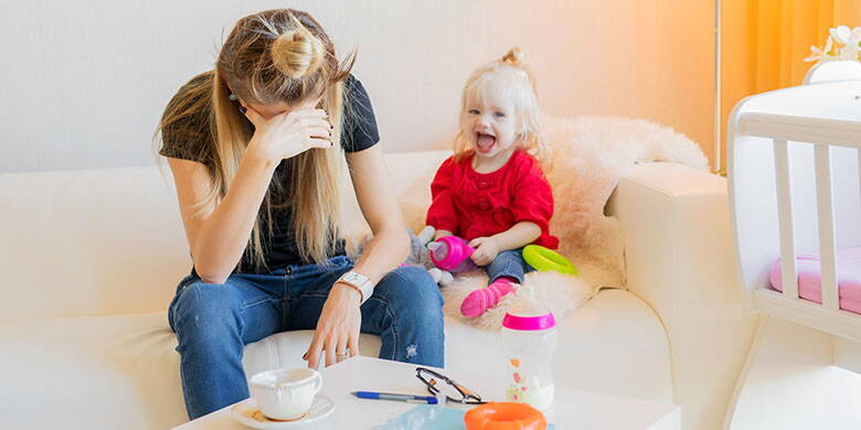 Burnout des parents - Être parent a de nombreux aspects positifs, mais c'est aussi parfois assez épuisant - surtout en période de Corona avec les nombreuses restrictions. Quel que soit l'âge des enfants, il est important de prêter attention à leurs propres besoins et de demander de l'aide dès le plus jeune âge