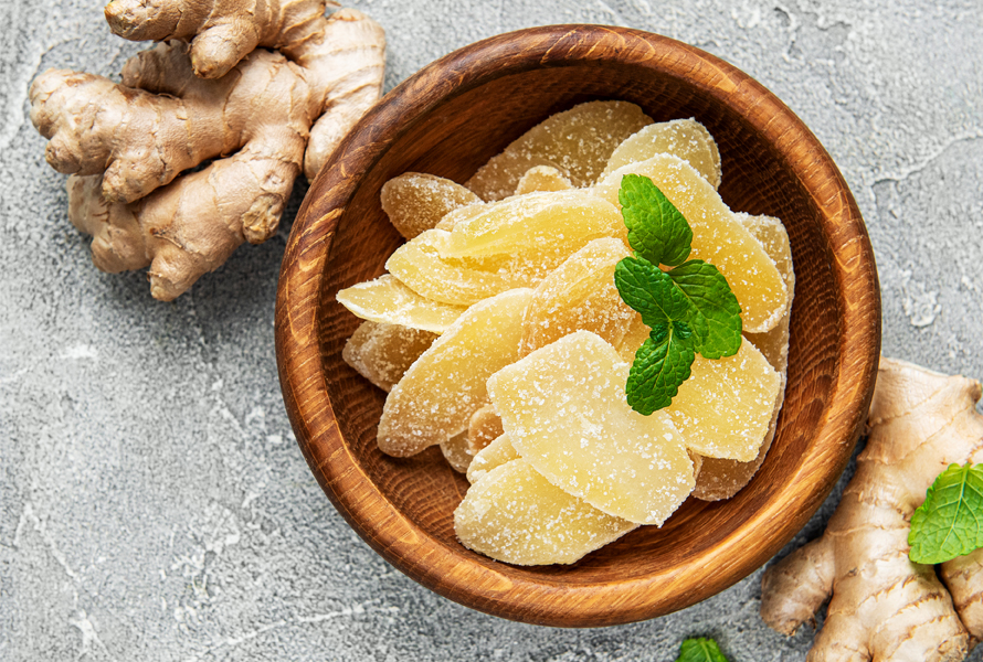 Kandierter Ingwer – süss und scharf Frische Ingwerscheiben werden in mehreren Schritten mit Zucker gekocht und getrocknet. Ideal als kleiner Snack für zwischendurch, in Massen geniessen.