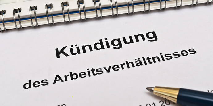 Arbeitslos! Was tun? Mein Kind findet keine Lehrstelle. Ich als Familienvater verliere den Job, weil die Firma Konkurs geht. Ich bin über 50 Jahre alt und werde aufgrund von Umstrukturierungen gekündet. Wie und wann melde ich mich beim RAV an? Was muss ich beachten, wenn ich mich selbständig machen will?