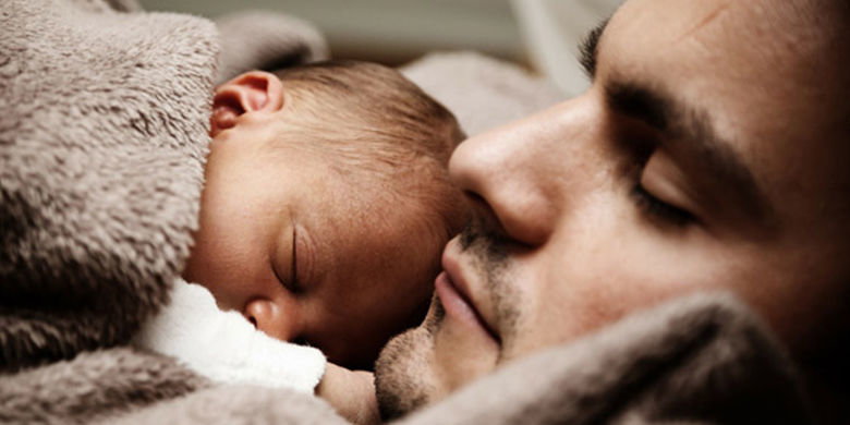 Blog bebè - Rituali di sonno per i più piccoli. Se il bambino non può riposare, i rituali possono essere d'aiuto. Mettetelo sempre a letto contemporaneamente, cantatelo una ninna nanna, coccolatelo prima di andare a letto e assicuratevi che tutto proceda liscio. 