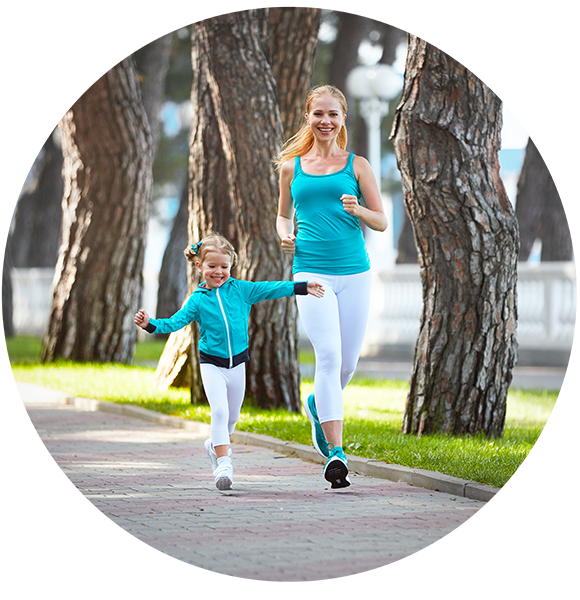Vous utilisez déjà un fitness tracker? Connectez-le à l'application Helsana+. Vos activités sportives et votre activité physique au quotidien sont automatiquement synchronisées et converties en points Plus.