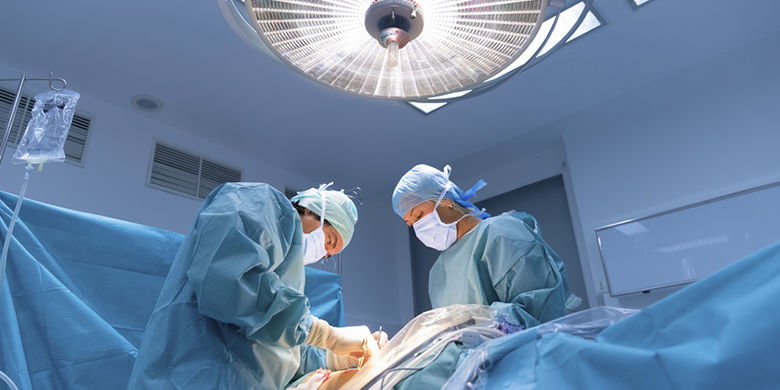 Posso sottopormi all’operazione prevista nell’ospedale che desidero? Posso sottopormi all’operazione prevista nell’ospedale che desidero? Tutte le persone assicurate si pongono questa domanda non appena si tratta di pianificare un intervento. Come si presenta se l'operazione non è stata pianificata ma è in corso un'operazione d'emergenza? Che cosa sono gli ospedali elencati e cosa significa per me?