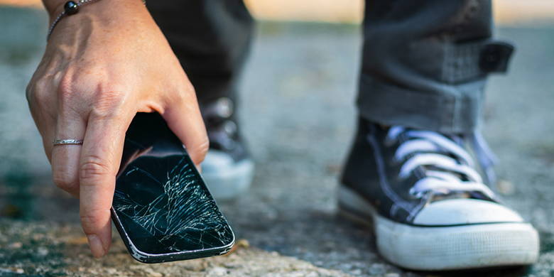 De l'aide pour les dommages au téléphone cellulaire. Qui paie quand le téléphone portable tombe en panne ? Existe-t-il une assurance qui couvre les dommages causés à votre smartphone ? Si vous avez perdu votre téléphone portable, y a-t-il une assurance pour cela ? Souscrire une assurance téléphone portable auprès de votre opérateur téléphonique ou auprès de votre assurance ménage ? Laquelle de ces variantes est la moins chère ?

Traduit avec www.DeepL.com/Translator