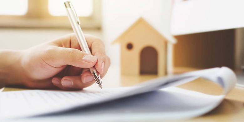 Assicurazione degli edifici Assicurazione stabili - Come proprietario di un'abitazione, è necessario saperlo. Informazioni e consigli su incendio e assicurazione elementare, acqua, furto, rottura vetri e responsabilità civile. Quali fattori sono rilevanti per il premio e come evitare la doppia assicurazione? Quali sono le polizze assicurative obbligatorie?