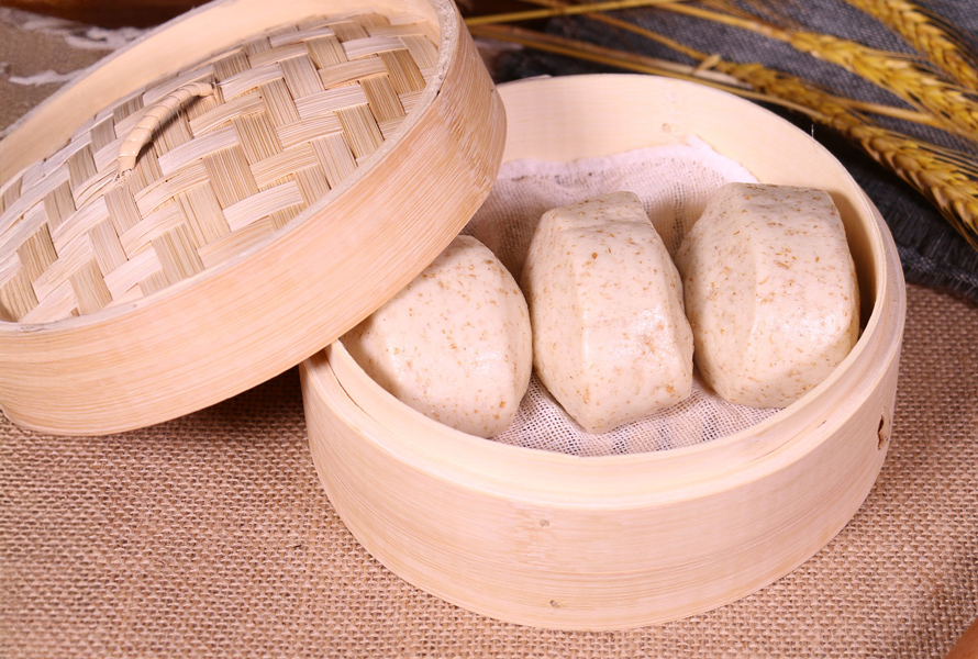 Zarte Vollkornbrötchen aus dem Dampf Leicht, weich und bekömmlich: Diese Brötchen werden schonend gedämpft statt gebacken – ideal für empfindliche Mägen oder als milde Beilage.