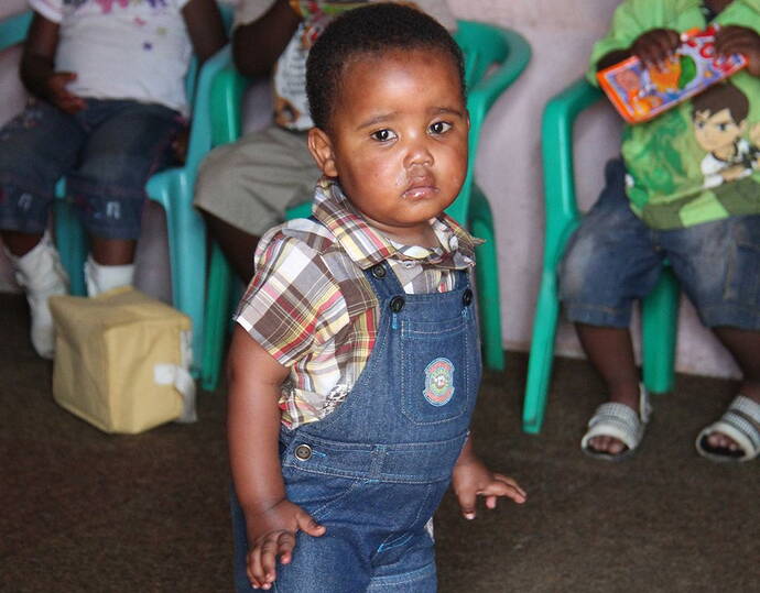 Mit viel Herzblut hat das Bauteam beim Bau der neuen Kindertagesstätte Nkululeko in Orange Farm, Südafrika mit angepackt. Dank der gesammelten Spenden konnte das Projekt realisiert und den Kindern von Nkululeko eine neue KITA gebaut werden.