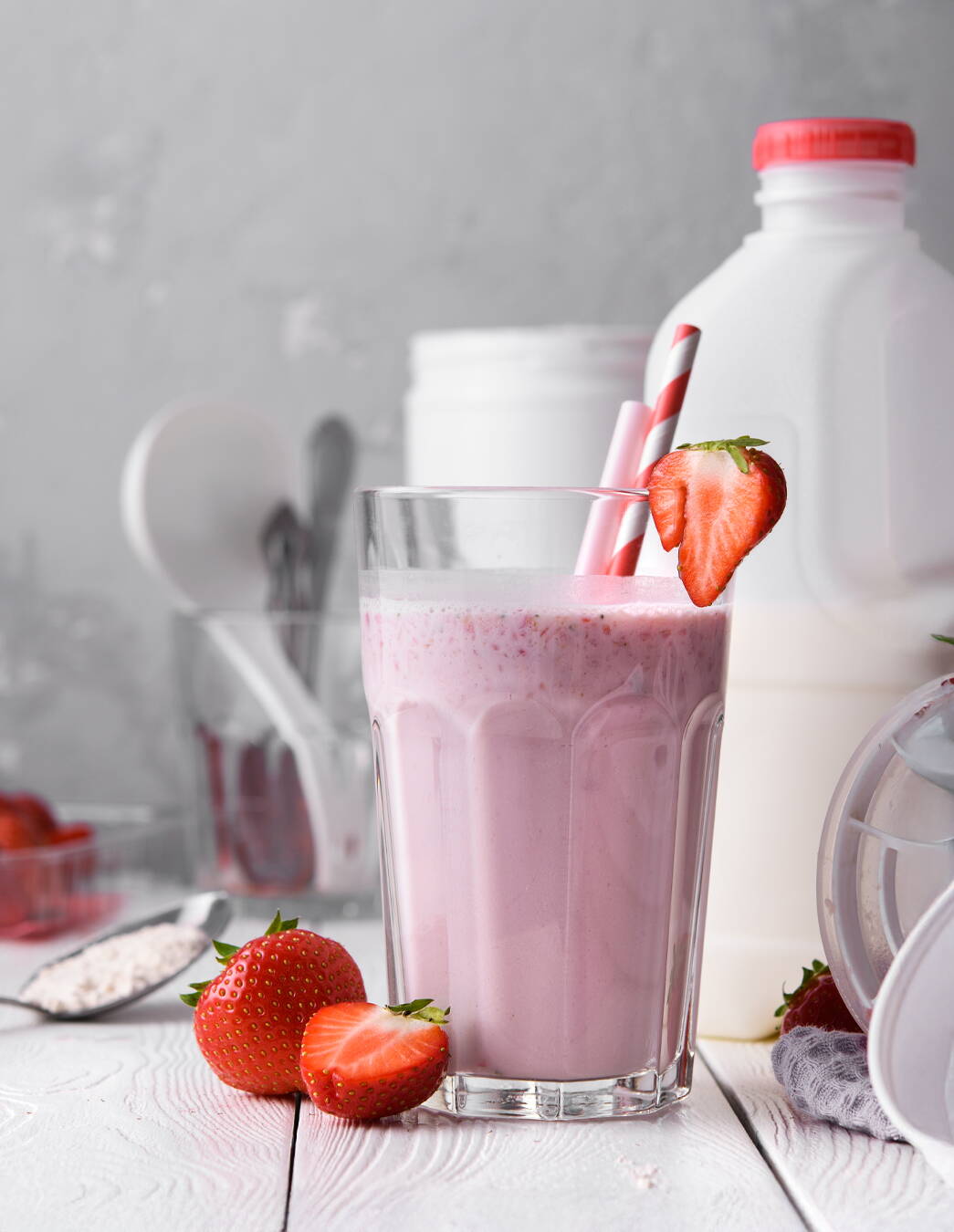 Préparer soi-même des shakes protéinés – rapide et riche en nutriments Découvrez des recettes simples de shakes protéinés, parfaits pendant la grossesse. Frais, savoureux et sans additifs superflus.
