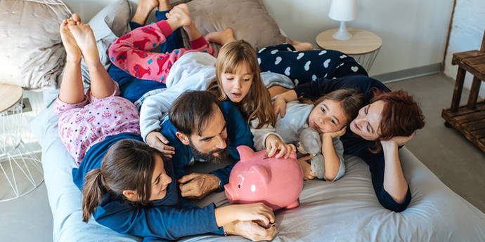 Quelle est la différence entre une assurance santé bon marché et une assurance santé bon marché ? Économiser sur les primes d'assurance maladie sans avoir à se passer des prestations habituelles ? Quels sont les modèles d'épargne disponibles ? Quels sont les avantages et les inconvénients du modèle du médecin généraliste et du modèle téléphonique ? Conditions et rabais expliqués brièvement.