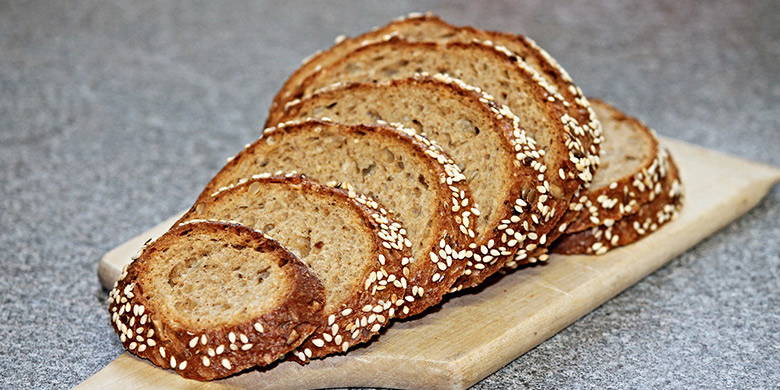 Blog Schwangerschaft – selbstgebackenes Brot. Besonders während der Schwangerschaft sollten Sie darauf achten, sich gesundes & vollwertiges zu ernähren. Selbstgemachtes Dinkel-Soda-Brot, Ruchbrot mit Sesam, gerollte Dinkelvollkornbrötchen & gedämpfte Vollkornbrötchen sind die idealen Nahrungsmittel.