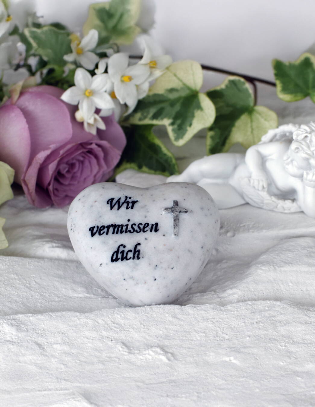 Fehlgeburt und Sternenkind: Hilfe in einer schweren Zeit Frau Bianchi verlor ihr ungeborenes Kind und fühlte sich allein mit der Trauer. Dank «Herzensspende» erhielt sie Unterstützung und konnte die finanzielle Last der Behandlungskosten mindern.