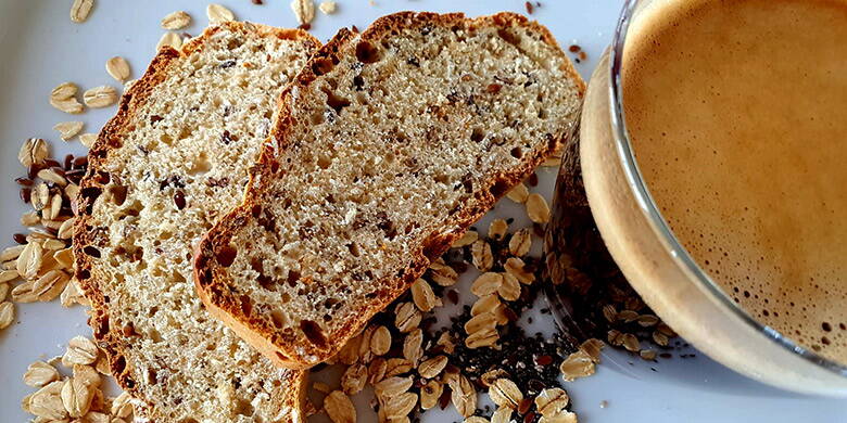 Selbst gebackenes Brot. Besonders während der Schwangerschaft sollten Sie darauf achten, sich gesundes & vollwertiges zu ernähren. Selbstgemachtes Dinkel-Soda-Brot, Ruchbrot mit Sesam, gerollte Dinkelvollkornbrötchen & gedämpfte Vollkornbrötchen sind die idealen Nahrungsmittel.